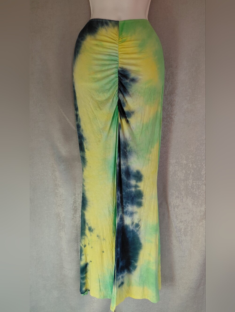 Ouum Shop Ruched Back Tie-Dye Maxi Skirt - Green & Yellow - Size 1X